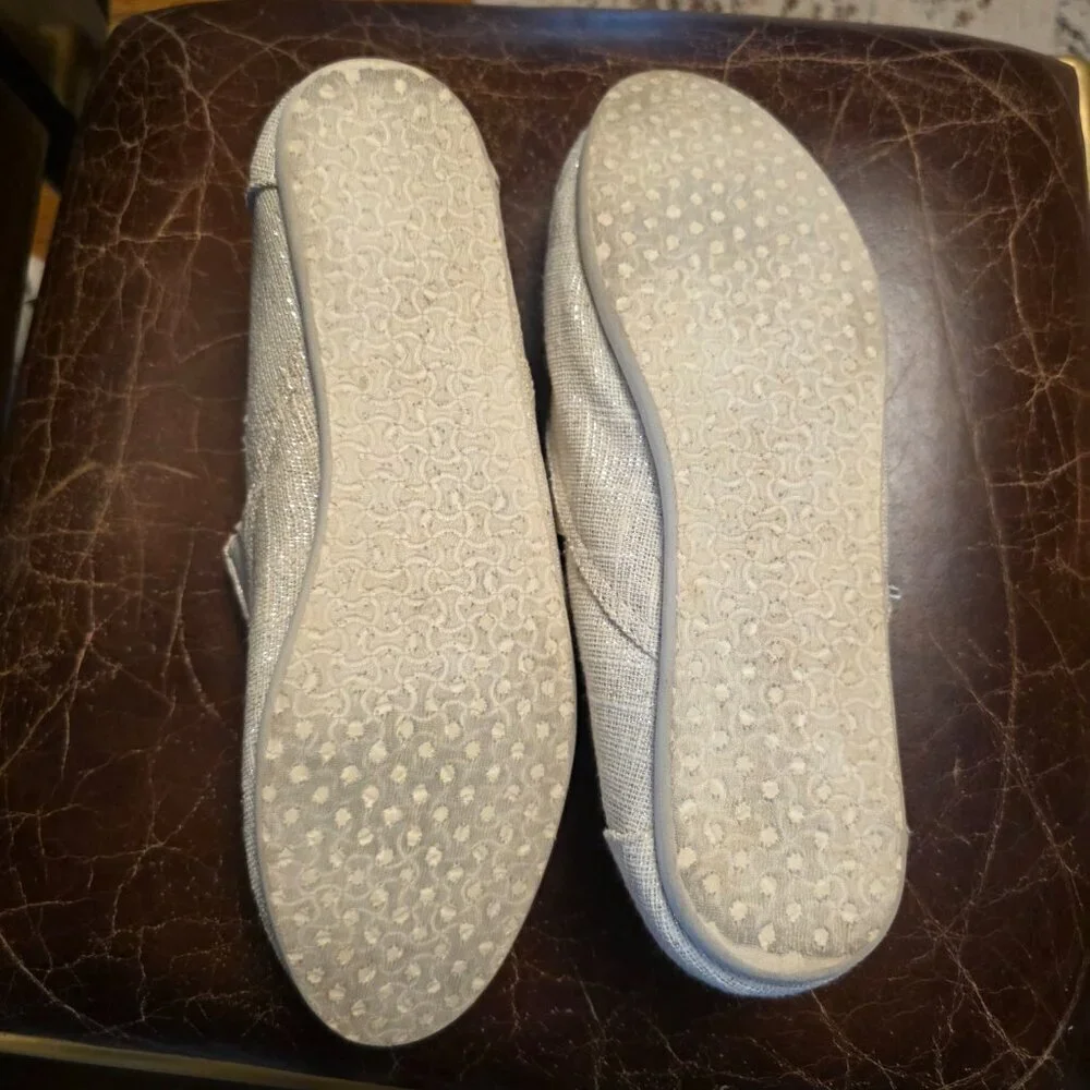 TOMS Women's 9 Redondo Natural & Silver Metallic Woven Flats - sz 10M